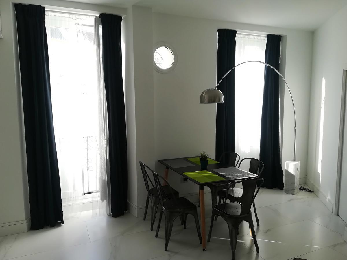 Apartamentos Adriano Sevilla Eksteriør billede