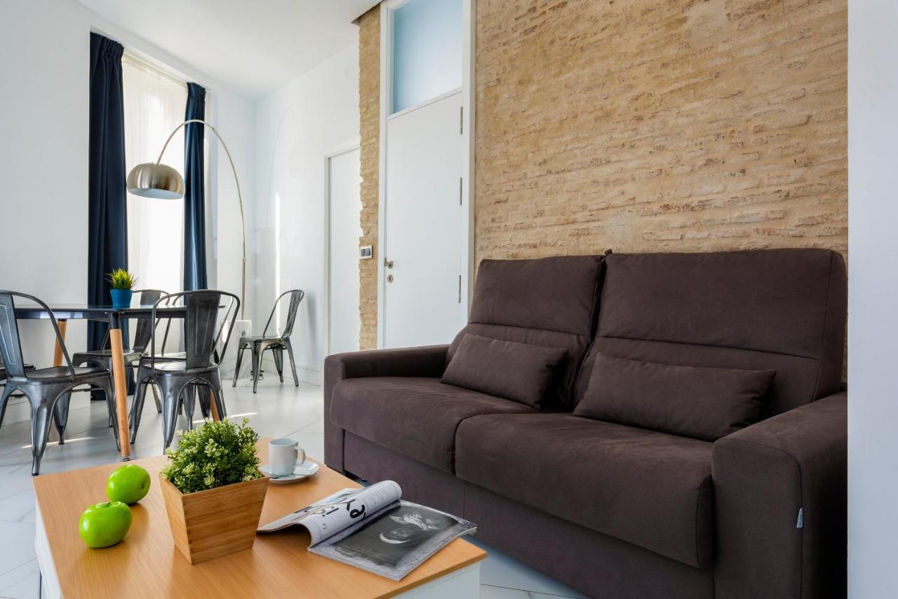 Apartamentos Adriano Sevilla Eksteriør billede