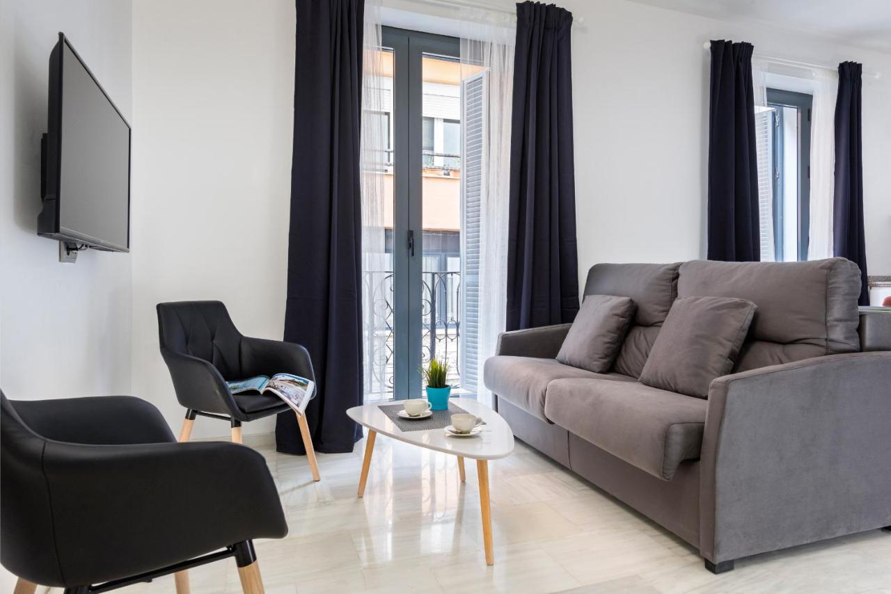 Apartamentos Adriano Sevilla Eksteriør billede