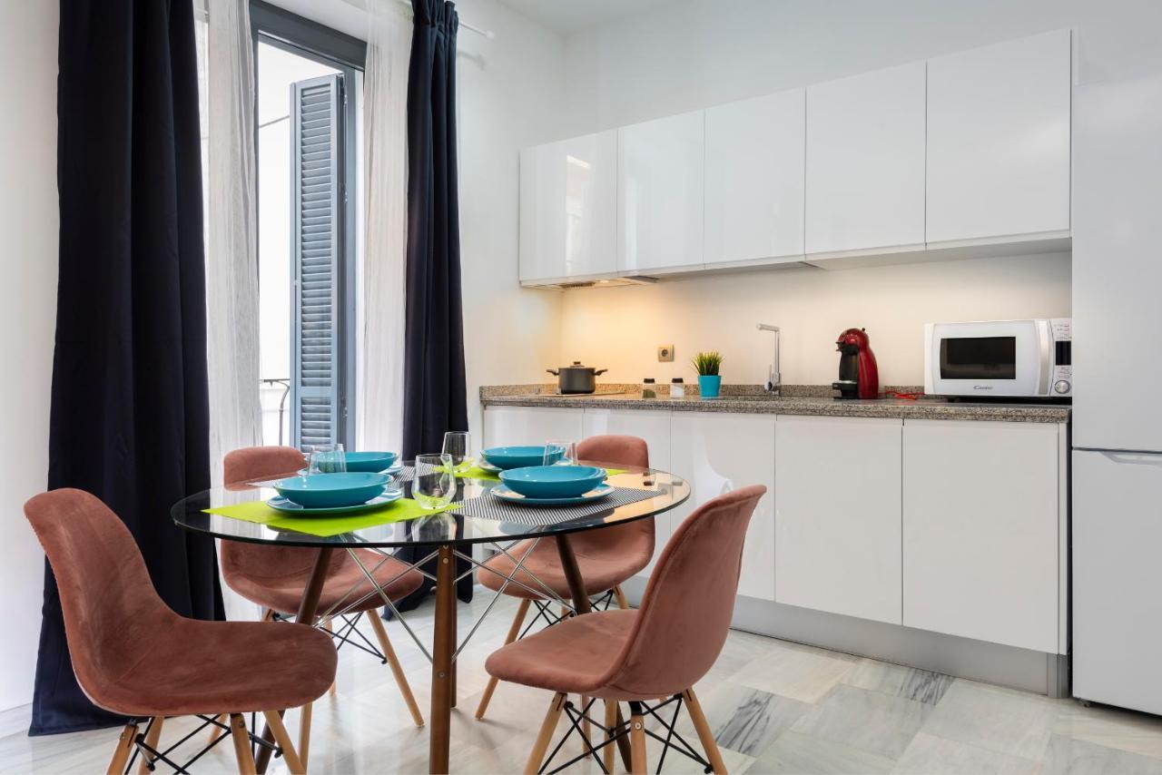 Apartamentos Adriano Sevilla Eksteriør billede