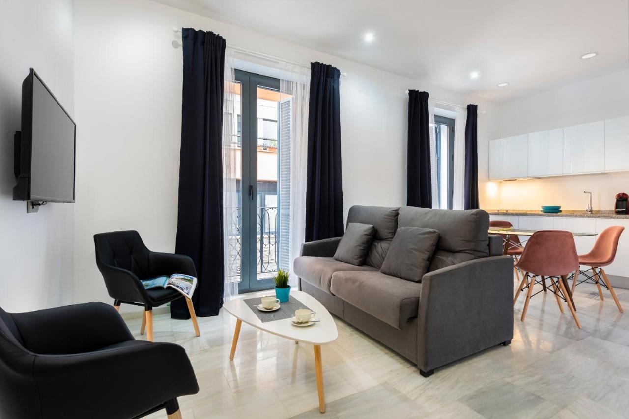 Apartamentos Adriano Sevilla Eksteriør billede